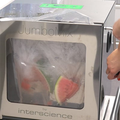 Homogénéiser l'échantillon avec le malaxeur JumboMix